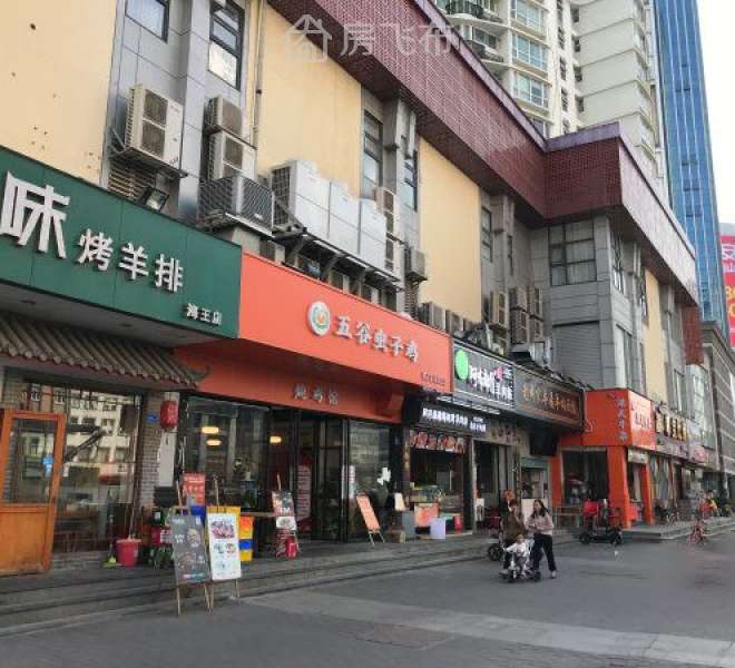 地铁口转角人气街铺，10米面宽高使用率，广告效应佳