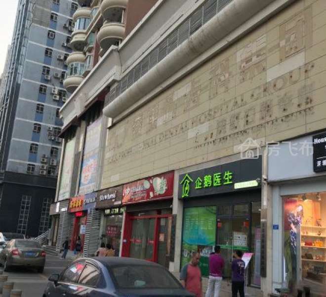 地铁口转角人气街铺，10米面宽高使用率，广告效应佳