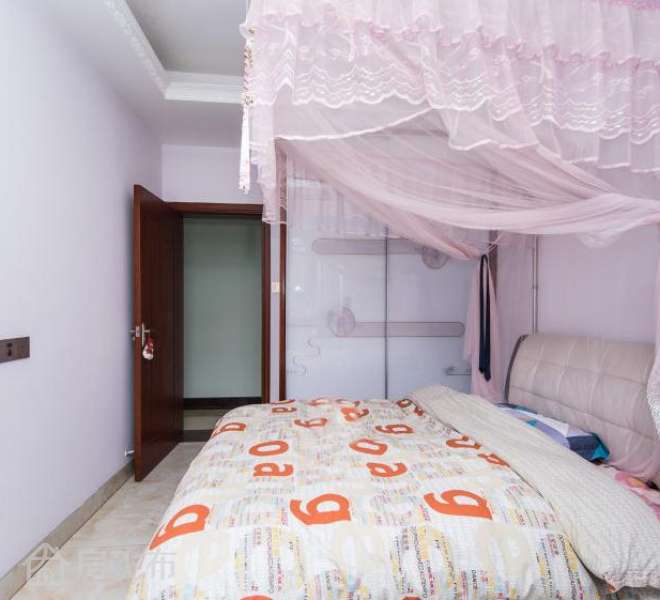 （高品质小区）笋盘业主着急出售  拎包入住