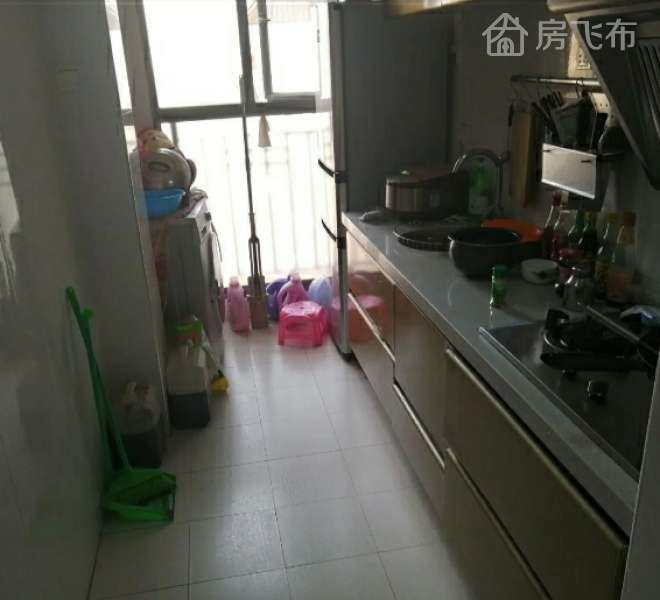 畔山御景花园一房一厅可改一房，厅出阳台南向光线充足