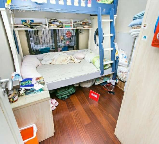 区域主打房源，刚需两房，红本在手，近地铁站