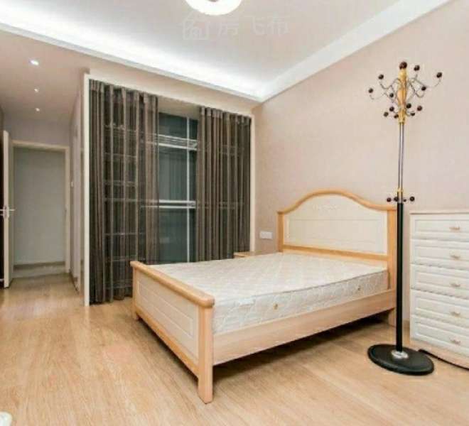 （急售）首付10万，精装朝南三房，大型商场旁