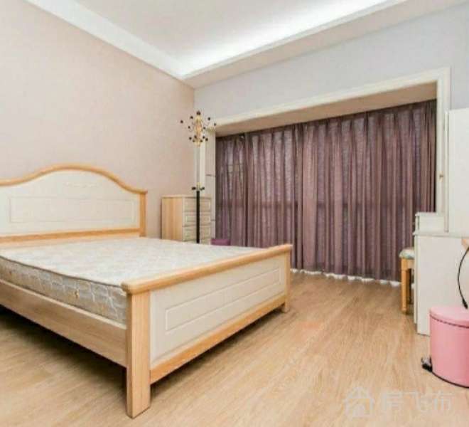 （急售）首付10万，精装朝南三房，大型商场旁