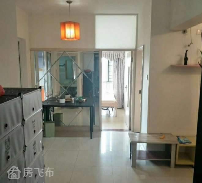 天琴阁2房2厅豪华装修，双地铁口，满五唯一红本在手，税费少