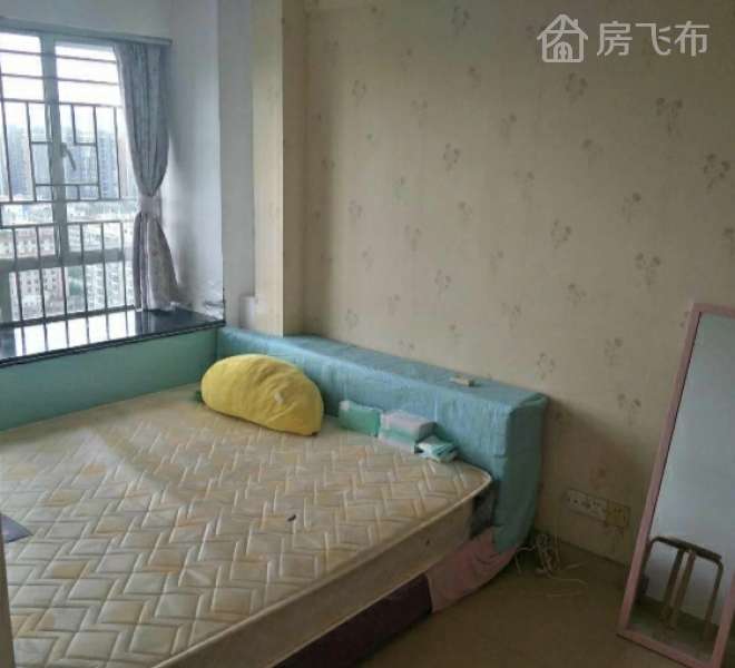 天琴阁2房2厅豪华装修，双地铁口，满五唯一红本在手，税费少