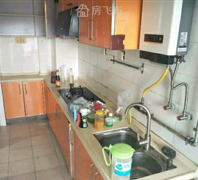 天琴阁2房2厅豪华装修，双地铁口，满五唯一红本在手，税费少