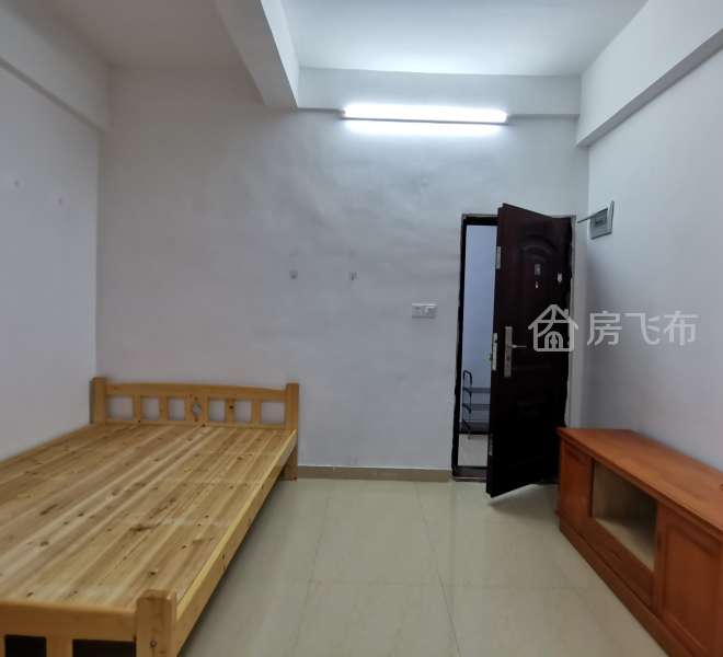 3号线布吉站，5号线长龙站，家私家电齐全，拎包入住