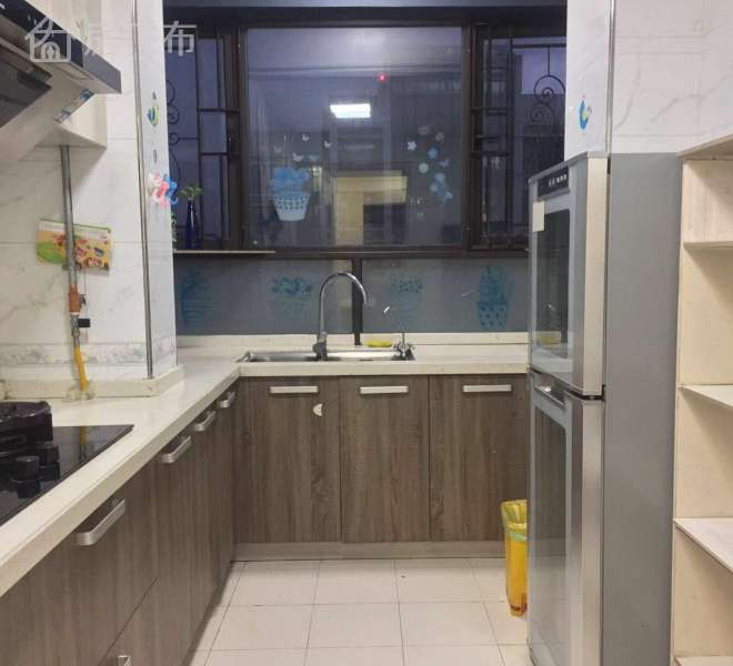 领翔华府三房两厅出租