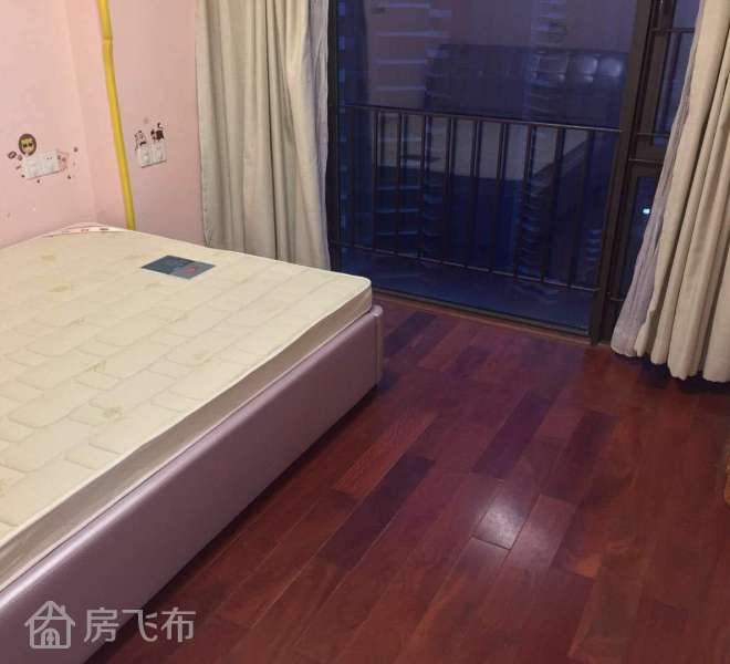 领翔华府三房两厅出租