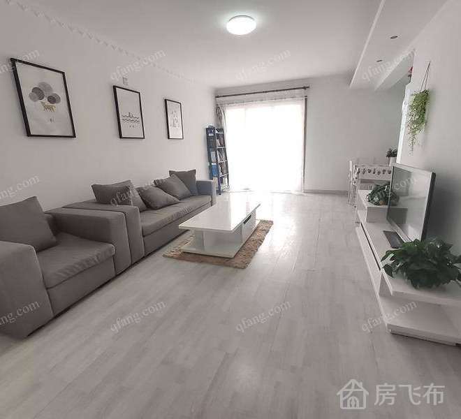 南山桃苑地铁口附近，福临苑精装三房，拧包入住。