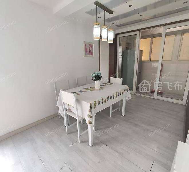 南山桃苑地铁口附近，福临苑精装三房，拧包入住。