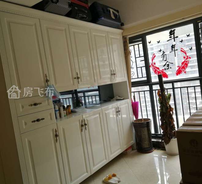 10号线地铁口雪象站，朝南带储物间！