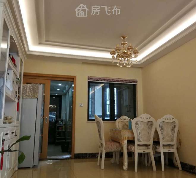 10号线地铁口雪象站，朝南带储物间！