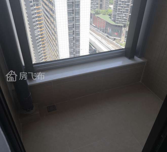 红山地铁口无缝，精装大3房诚意出租，家私全齐，看房方便