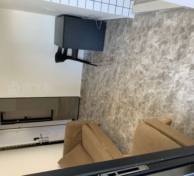 机场东地铁，1号线起点站，坐地铁不拥挤，可直达南山高新园