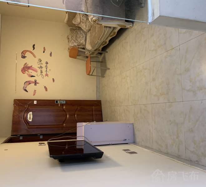 机场东地铁，1号线起点站，坐地铁不拥挤，可直达南山高新园