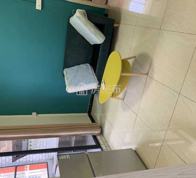 机场东地铁，1号线起点站，坐地铁不拥挤，可直达南山高新园