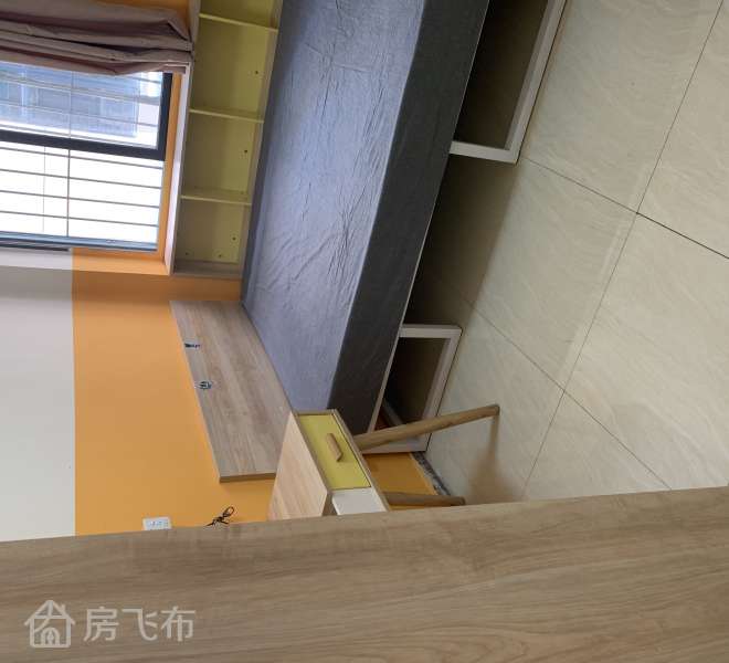 机场东地铁，1号线起点站，坐地铁不拥挤，可直达南山高新园