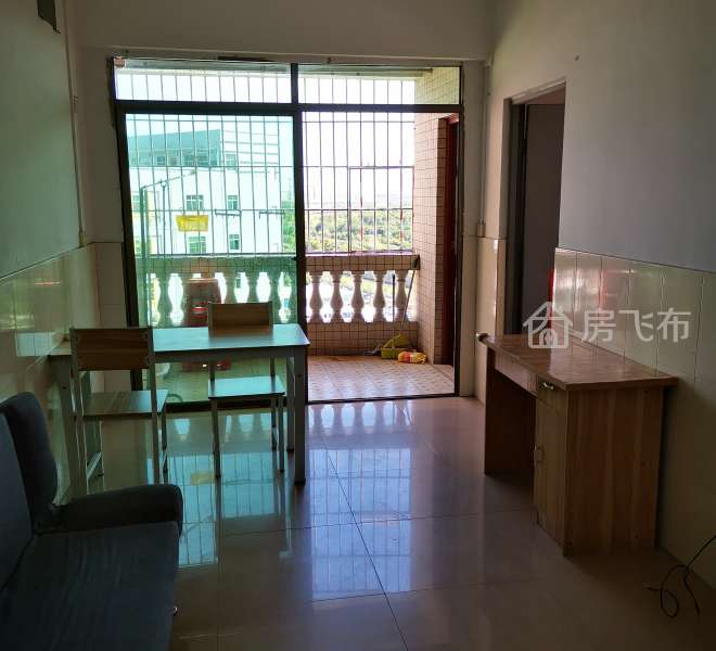 一号线后瑞站700米，两房一厅，超大阳台，通风采光超级好