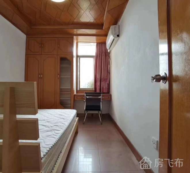 洪浪北地铁口附近