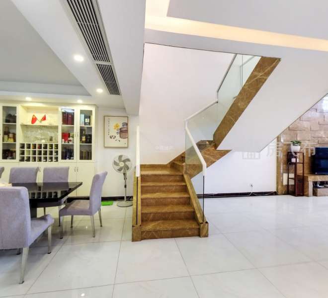 星河丹堤五房复式，275平急1950方，无个税