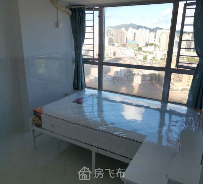 楼下有地铁 和公交站台