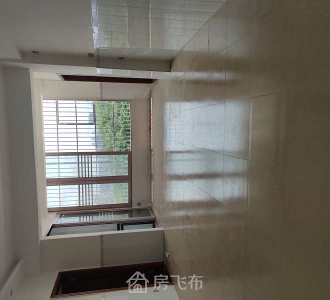 龙华 墩背小学旁边 电梯高层 原始大三房 95平120万