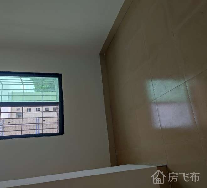 龙华 墩背小学旁边 电梯高层 原始大三房 95平120万