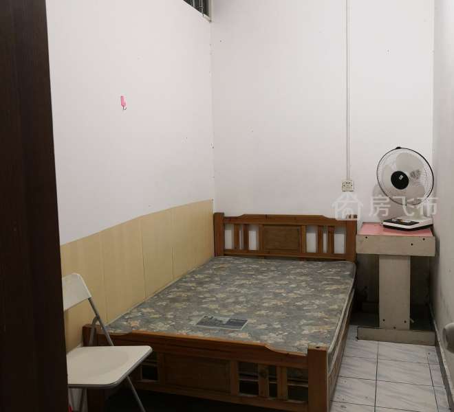 福田下梅林地铁B2出口小区套房单间出租