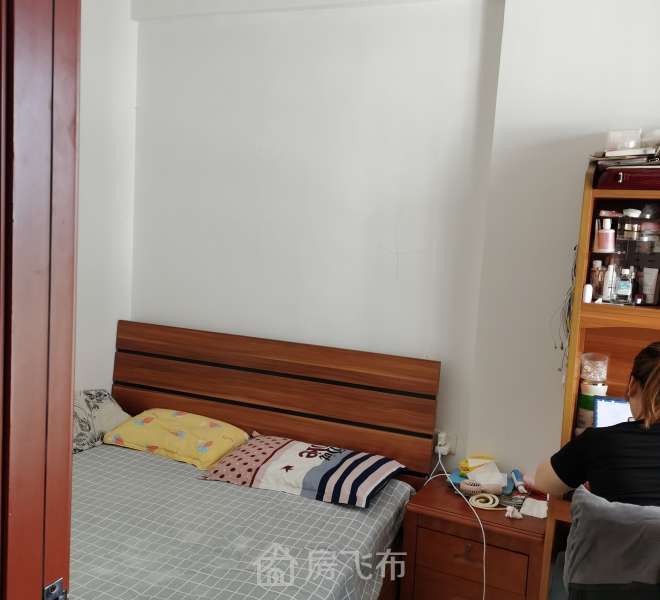 宝安沙井马安山地铁口400米，小区房，带停车位