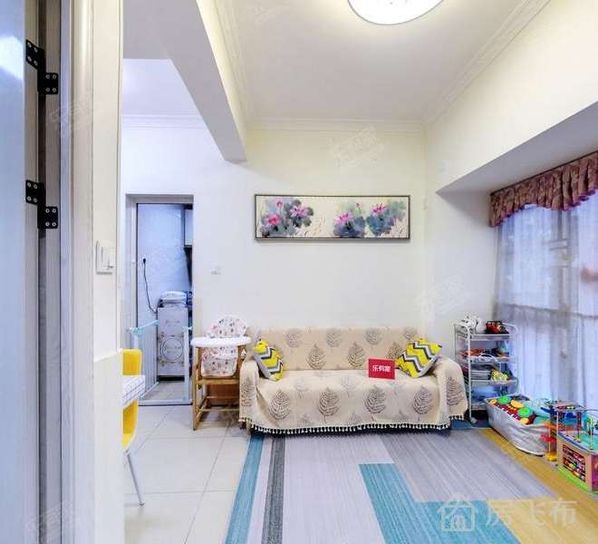 3号线六约+塘坑，麟恒精装小两房，光线明亮，视野开阔，自住装修，楼下就是沃尔玛