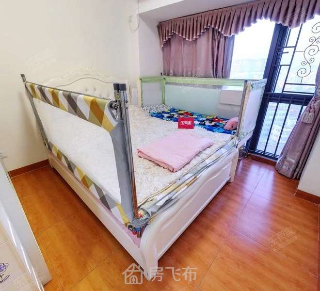 3号线六约+塘坑，麟恒精装小两房，光线明亮，视野开阔，自住装修，楼下就是沃尔玛