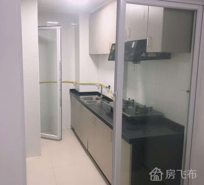 龙岗平湖地铁口特价两房13544044497