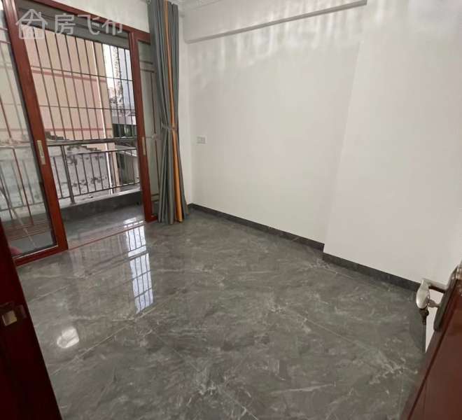 石岩黎光村电梯三房出售