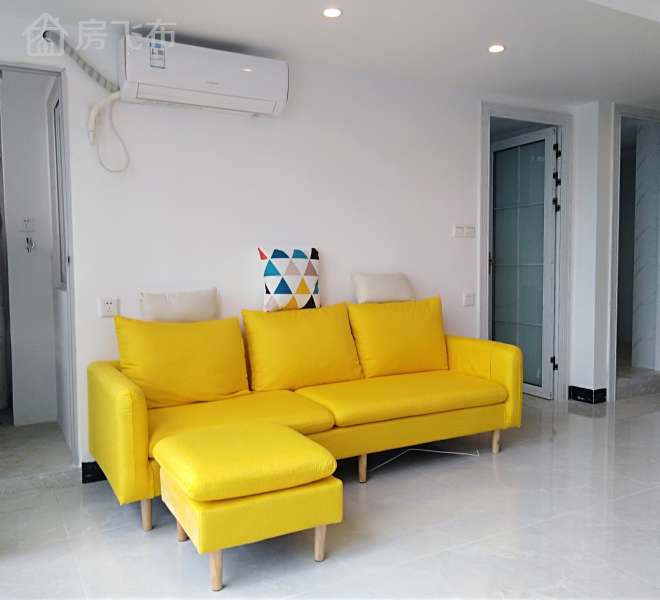 漂亮的地铁站中空复式房