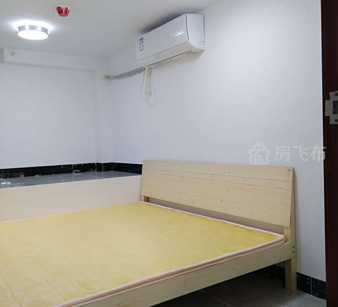 漂亮的地铁站中空复式房