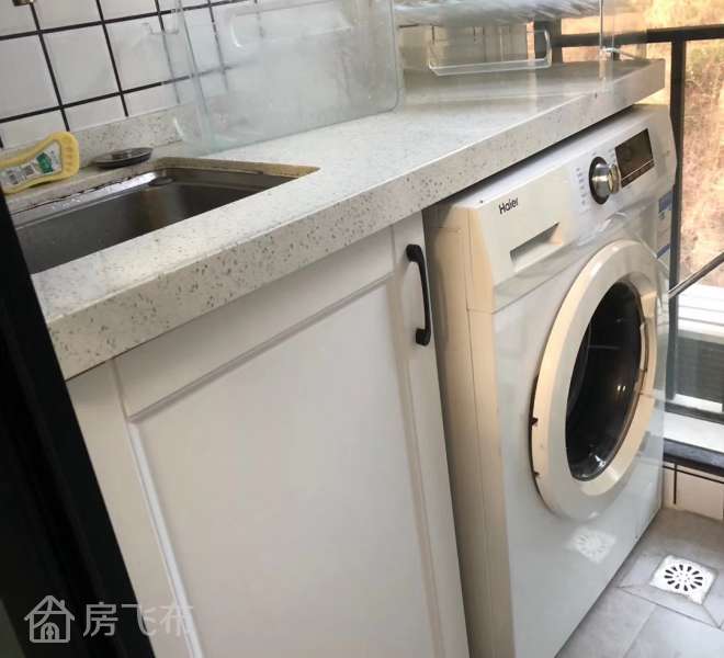 三围球场公寓家具齐全