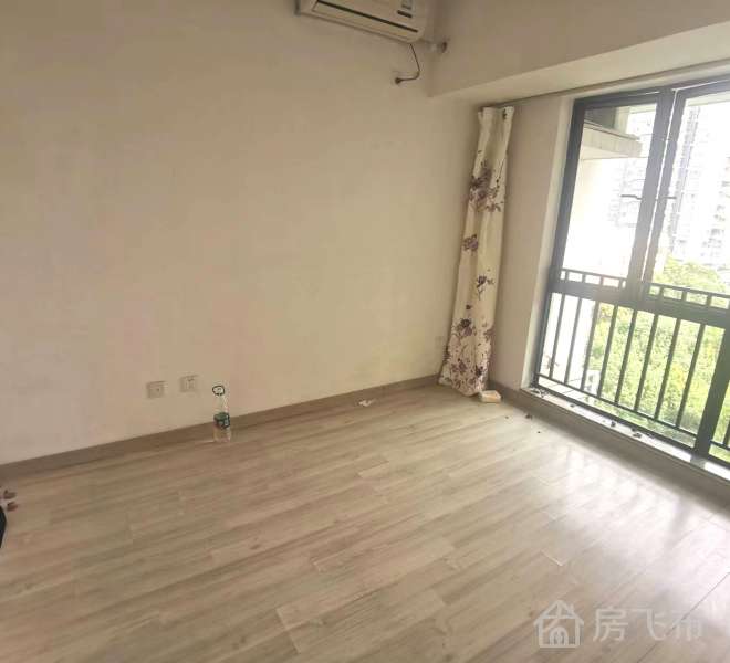 宝安中心宝体地铁口，一房一厅，民水民电