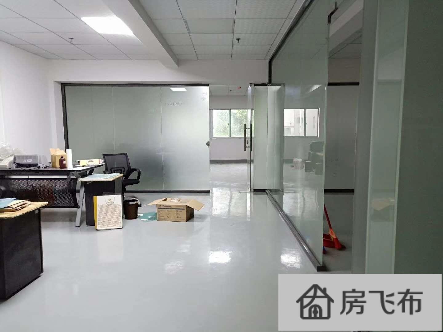 (出租) 龙华清湖地铁站精装修办公厂房168平2+1格局出租